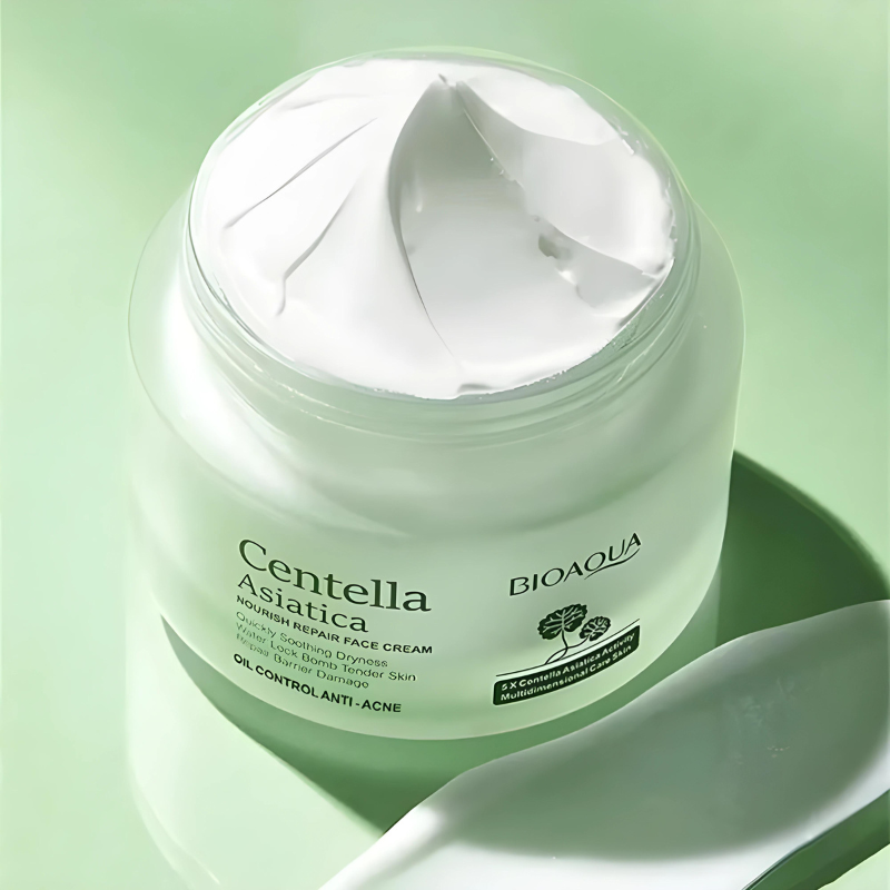 Crema facial hidratante con extracto de centella asiática